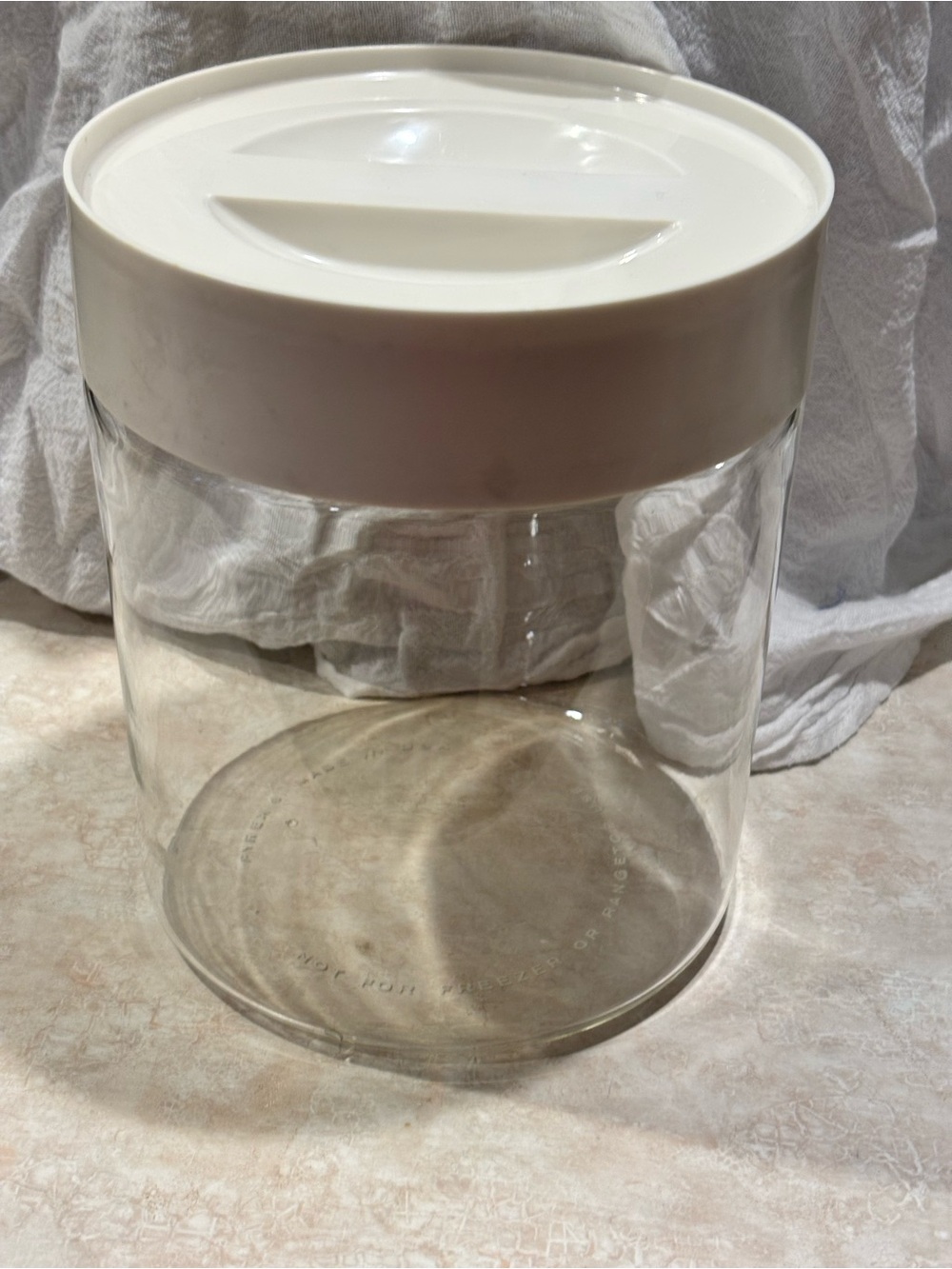 Vintage Pyrex Ware See N Store Container w/white lid.
